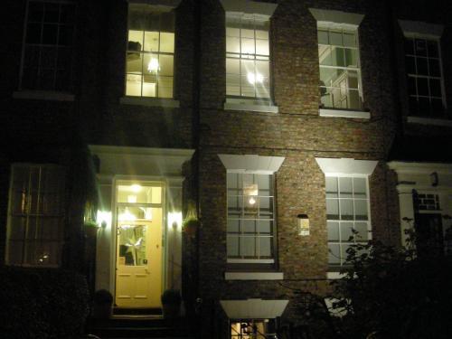 Blossoms York Guesthouse Exterior photo